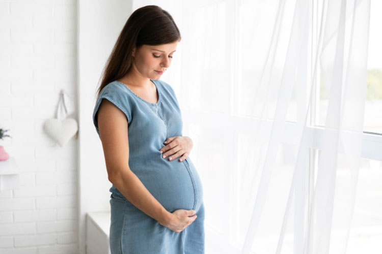 Lần đau bụng mới mang bầu làm mẹ bầu dễ dàng nhầm tưởng là đau bụng kinh